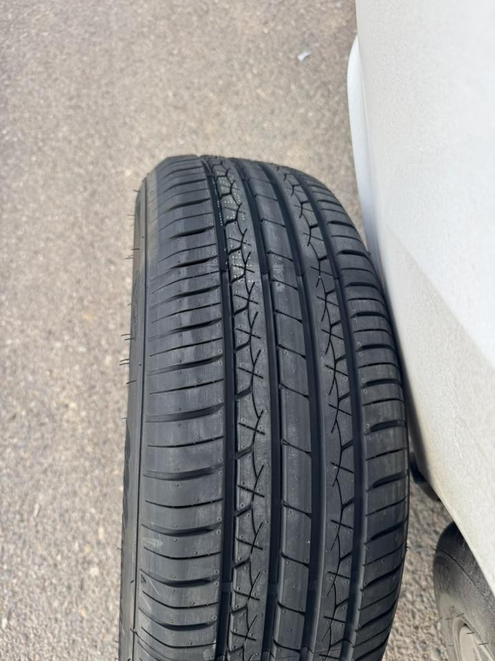 سلام عليكم ويل وتاير صيني غير مستعمل حجم 195/65/R15 سعره 65 وسبير طوارء جديد مع الجك وعده كامله حجم 17 سعره كامل 65 
***********
