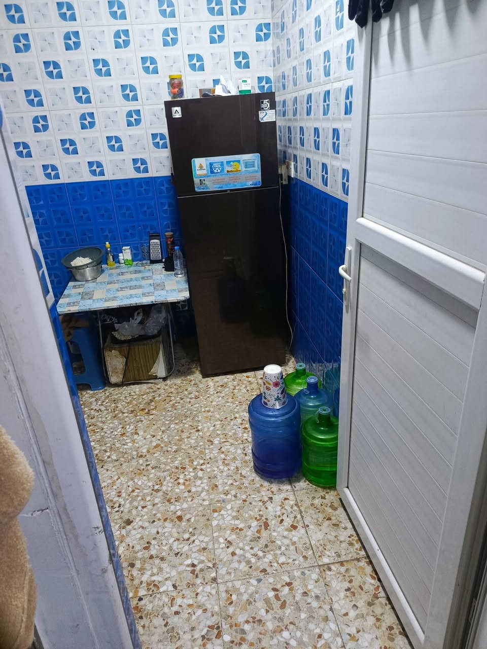 سلام عليكم دار للبيع المساحه 50 متر طابقين سند 25 
بناء حديث كله طابوك درجه اولى نضيف كلش 
غرفتين نوم فوك وصحيات 
استقبال ومطبخ وصاله ومنور وصحيات جوه 
عنوانه كربلاء معملجي ملحق الزيتون خامس البيت يبعد عن الشارع  الاستفسار اتصال ***********
