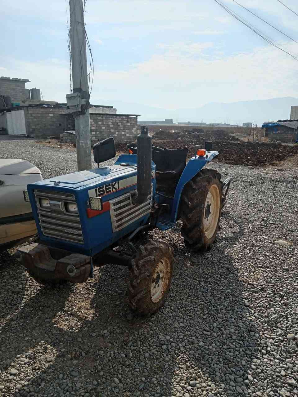 تراکتۆری ناوباغ بۆفرۆشتن یابانی 3پستۆن دەبڵ ئەکسل گێڕومەکینە وهەموگیانی بەشەرت گاسن وخەرناشەی لەگەڵە  نرخی 42گەڵاو کەمێک مەجال ***********لەقەڵادزێم
