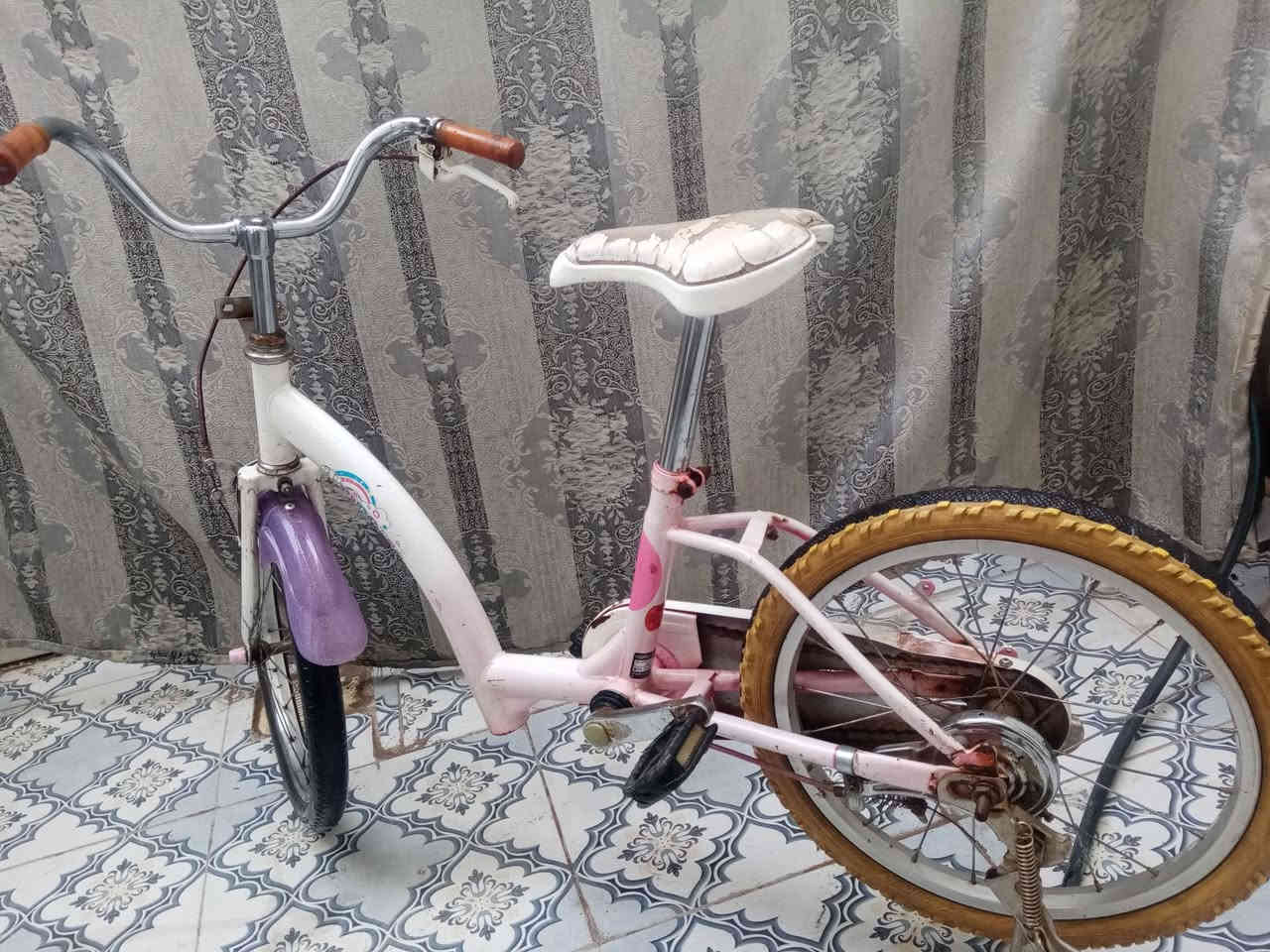 بايسكل حجم ١٨ باله قوي كلش يعني تنسه عطل او زنجيل يفلت للبيع سعره ٣٠ قفل مكاني النجف حي العسكري مدارس ***********
