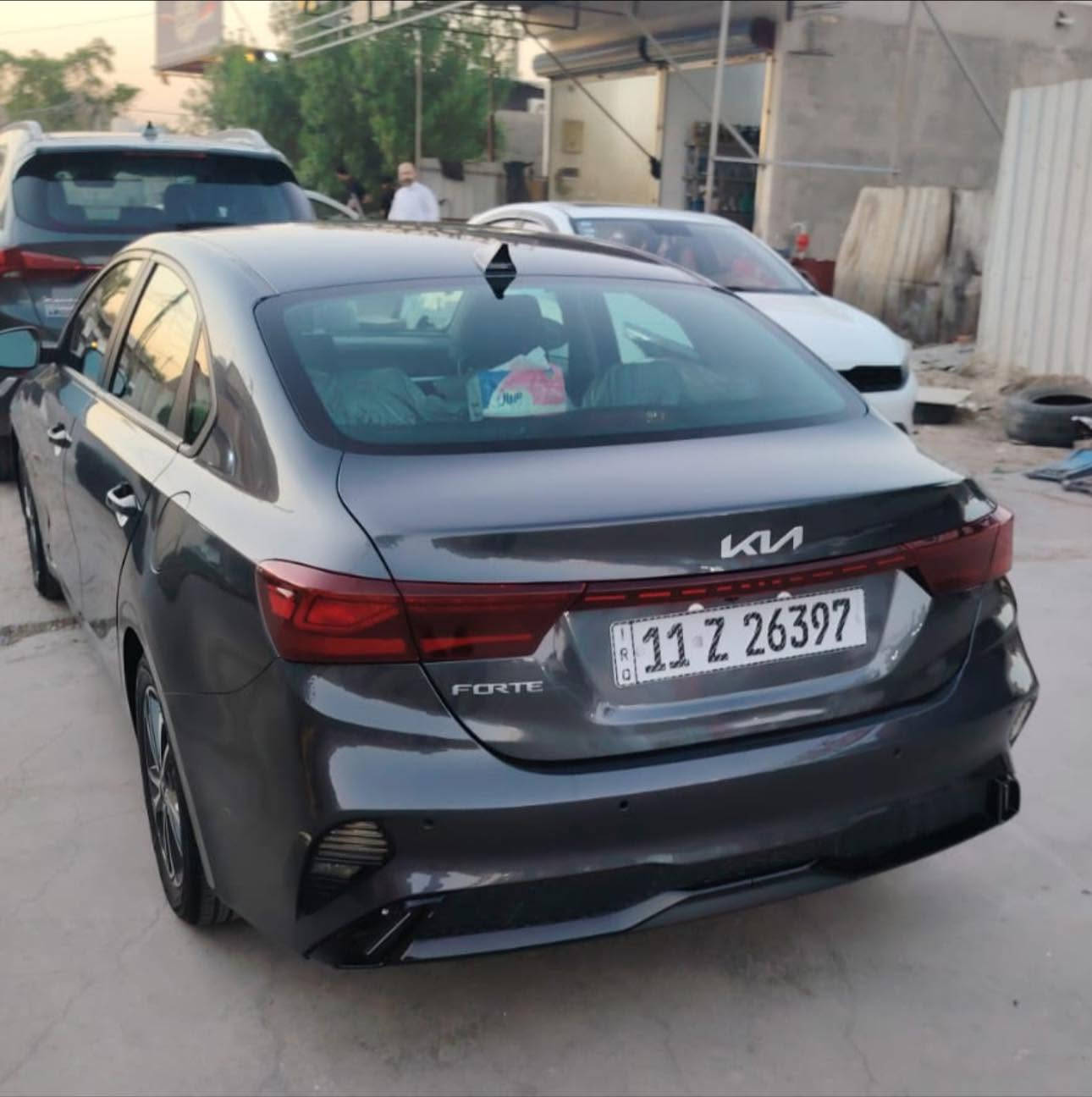 السلام عليكم
فورتي للبيع موديل 24مواصفات نص فول 
رادار 
حساس 
كاميرا 
تحكمات 
سيارة جاهزه وجديده جداً 
السيارة حادث بابين فقط بدون ايرباك 
رقم بغداد باسمي 
مكان السيارة بغداد 
للاستفسار:***********
