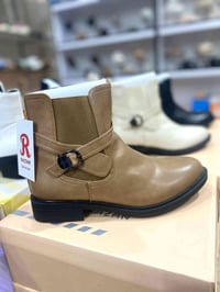 بوت نسائي طبي • مقاسات 37-41 • الأنبار قضاء عنه