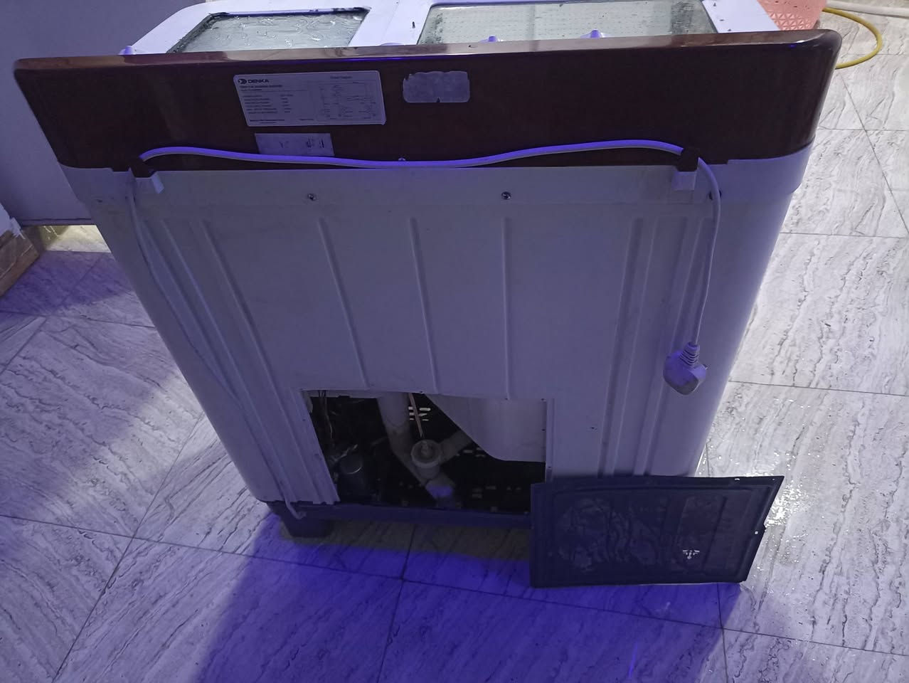 سلام عليكم غساله البيع جديده كلشي ما عايزه مواطير 2 جديدات  دكمه كله شغاله قايش جديد السعر 75 التصال ***********
