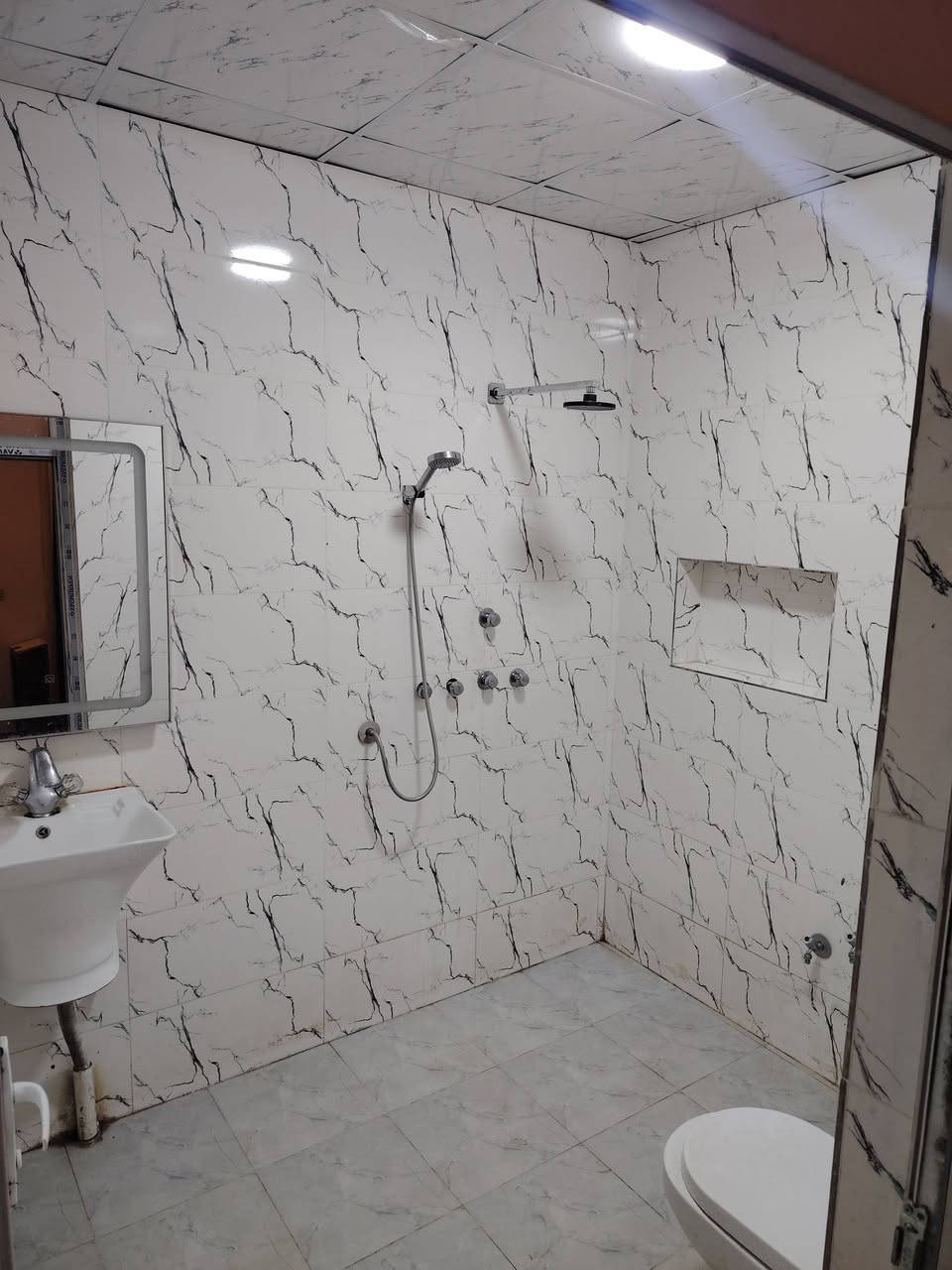 دار_للبيع مساحه 100 متر واجهه 6 وربع ونزال 16 طابو زراعي سند 25 قرار محكمه البيت طابقين الطابق الاول يحتوي على استقبال وصاله ومطبخ وصحيات ثنين الطابق الثاني يحتوي على 3 غرف نوم وصحيات ثنين
بناء 2025

السعر  : مناسب جدا 

الموقع البوعيثة العدل

للاستفسار الاتصال على ***********
