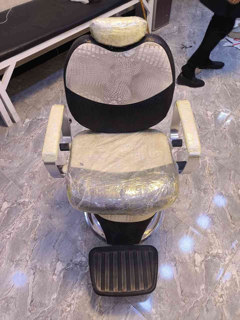 سلام عليكم 🤝
كرسي حلاقه للبيع  💇
جكاته البك ماله كله شغال 
السعر ( 120 ) الف  بي مجال حك الجيه 
رقم (***********) بي واتساب
