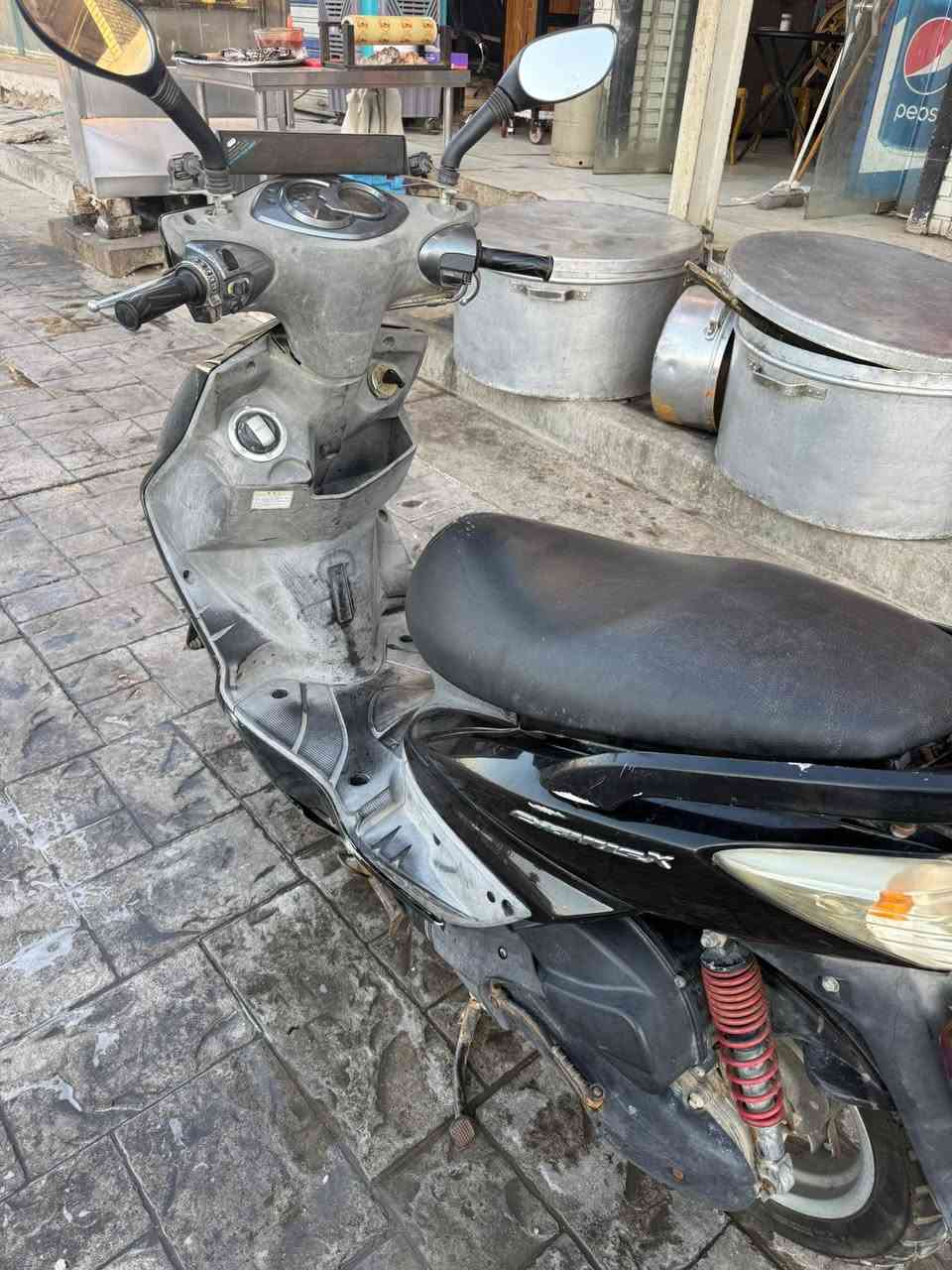دراجه سكنس للبيع المكان الشعب 
دراجه نظيفه ممفتوحه مابيها أي شي 
نظافه 💯 السعر 900وبيها مجال 
وشرط الفحص ***********
