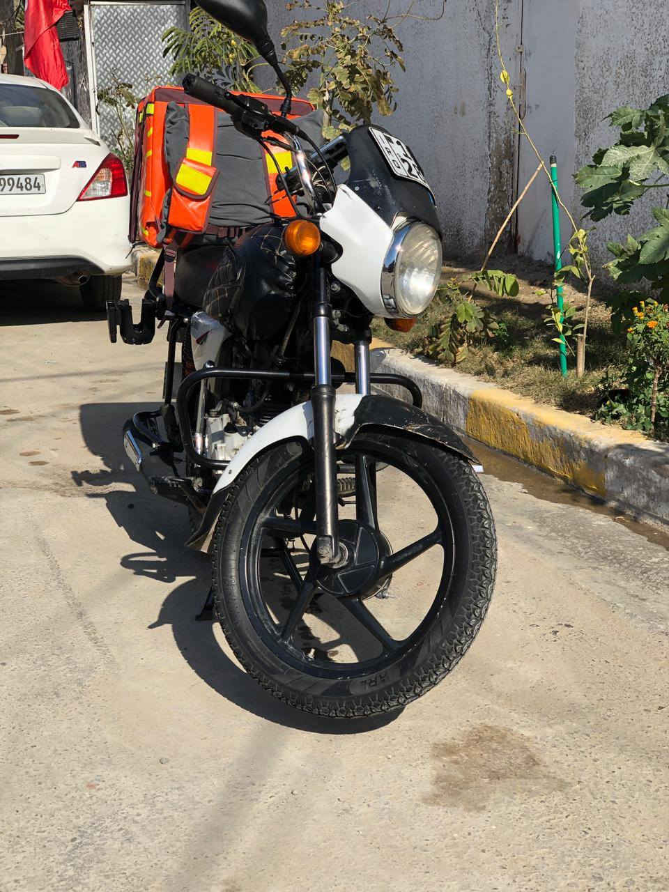 سلام عليكم دراجه بوكسر كلاسك رقم وسنويه موديل 23دراجه مجفته تجفيت شركه
دراجه كامله ما ناقصها اي شي كبل للشارع مكان الدراجة بغداد بحي اور 
***********
متواجد 24ساعه 
واتساب ورصيد 
ممتواجد فيس
