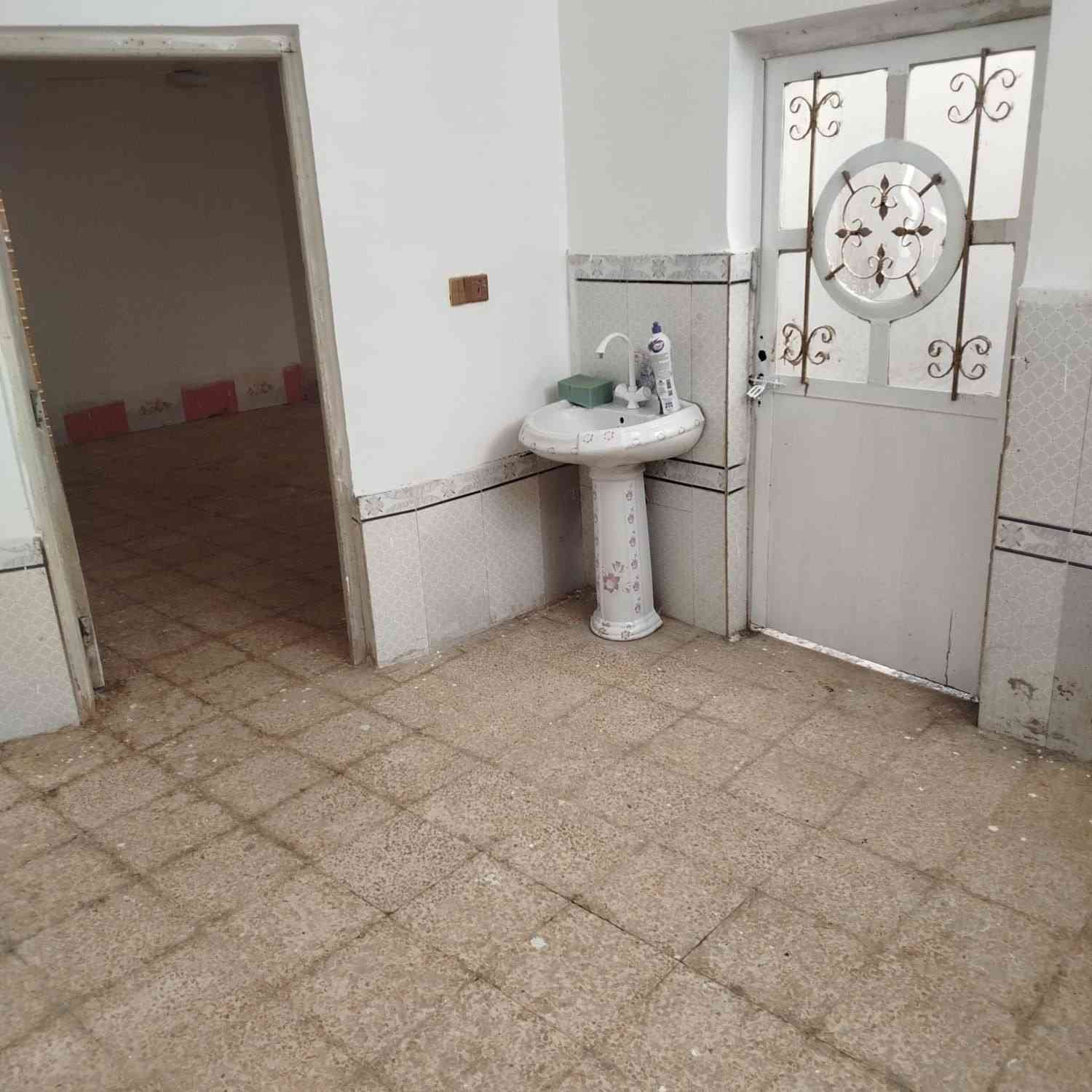 سلام عليكم بيت للبيع طابو صرف الوجهيه ٨ نزال ١٣ سعره ٦٥ بي مجال العنوان ورديه خلف مستشفئ الكفيل***********
