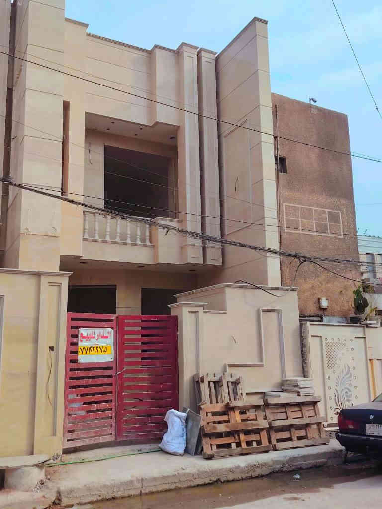 السلام عليكم بيت للبيع بناء 2025 مساحه 105 الأمين الثانيه شارع المصوصف قرب مركز الصحي  ملك صرف   واجه مرمر طرمه واستقبال وصاله مفتوحه غرفة نوم منور حار طابق الثاني نفسيته الفوك وستاكر البيت بي نواقص بصيطه البيت درجه اولله السعر 240 الاستفسار *********** بغداد, العراق
