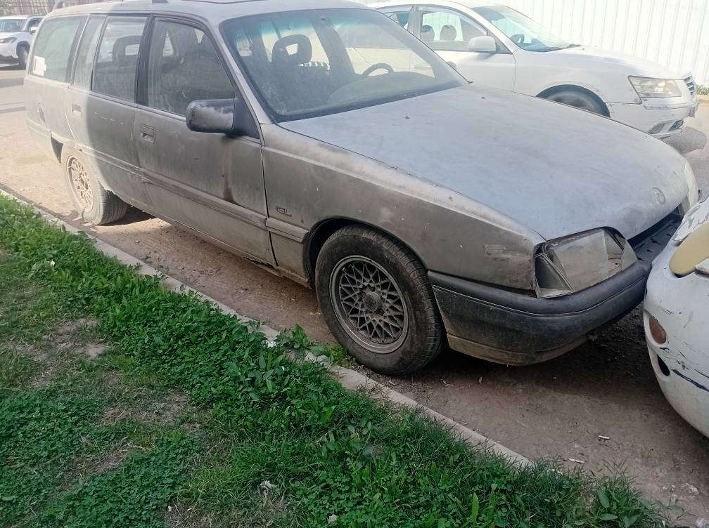 سلام وعليكم  اوبل اوميكا ستيشن ٩١ محرك مفتوح ٤ سلنتدر كير اوتوماتيك سياره كير ومحرك جيد صدر وسط رقم بغداد نكليزي لكن الهزه ساقطه سياره تفيد اهل العمل والمصالح البدي جيد من ناحيه شواصي سعر ٢٥ ورقه مكانها زيونه وبسمي *********** بغداد, العراق
