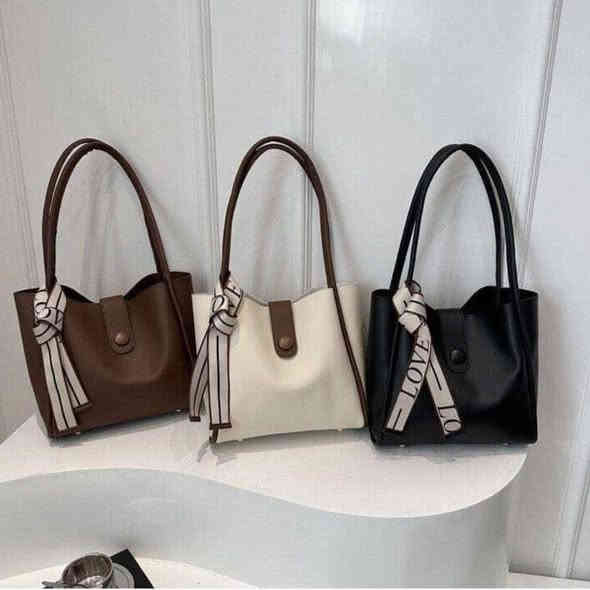 #جديــدنا✨

#جمال_الحقيبه_واناقتها🥰

#متـوفره_بكل_الالوان

سعر القطعه 10 الاف دينار فقـط😍
ـــــــــــــــ
#للحجز تواصل على الخاص او
واتس اب ***********
متوفر توصيل جميع محافظات العراق
#عنوانا_بابل_قضاء_المسيب_شارع______البلدية_خلف___مرطبات_الخيام_الانباري
