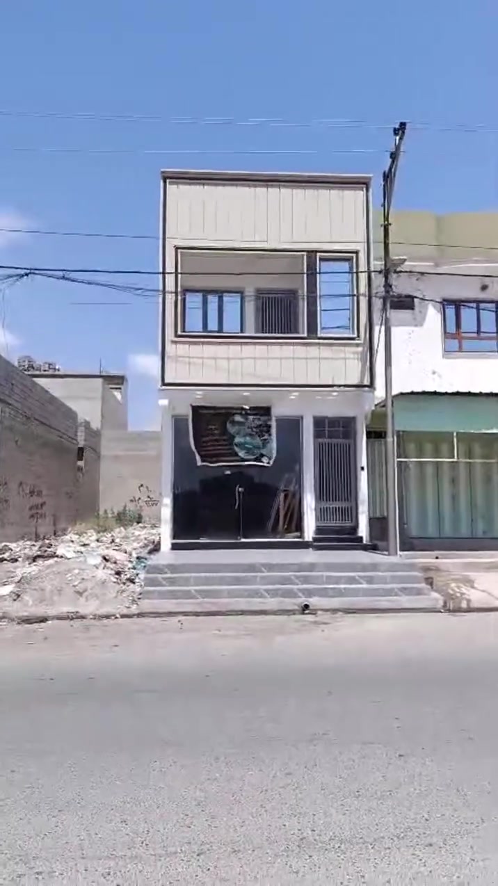 عماره 100متر على شارع 20 قرب بانزين خانة المشاعل شارع تجاري طابقين معزول مول طابق الثاني شقه مواجرء بل كامل 750الف للاستفسار مراجعة مكتب عمر للعقار حي الاركان قرب مدرسة الكويتيه 🏡🏡🏡 
 ***********
*********** ابو اياد
