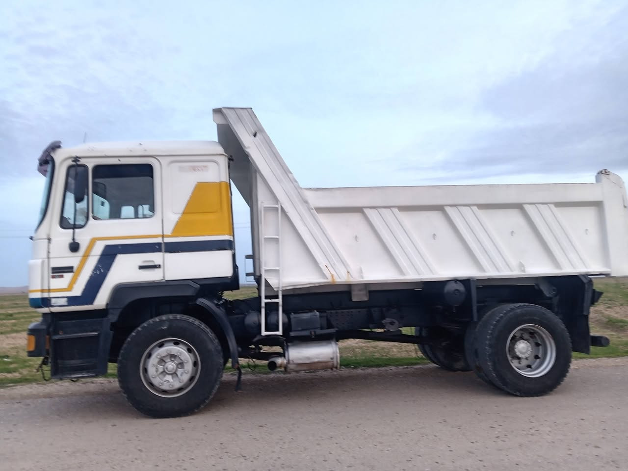 السلام عليكم مان موديل 92 رقم انجليزي سنويه لل 31 يلا تسقط بقرص تحويل كافه المحافظات  مكفول المان كله بلادي المكان محافظه ديالى هذا الرقم بو واتساب واتصال ***********
