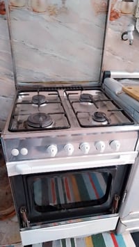 طباخ • نظيف • زجاج مكسور