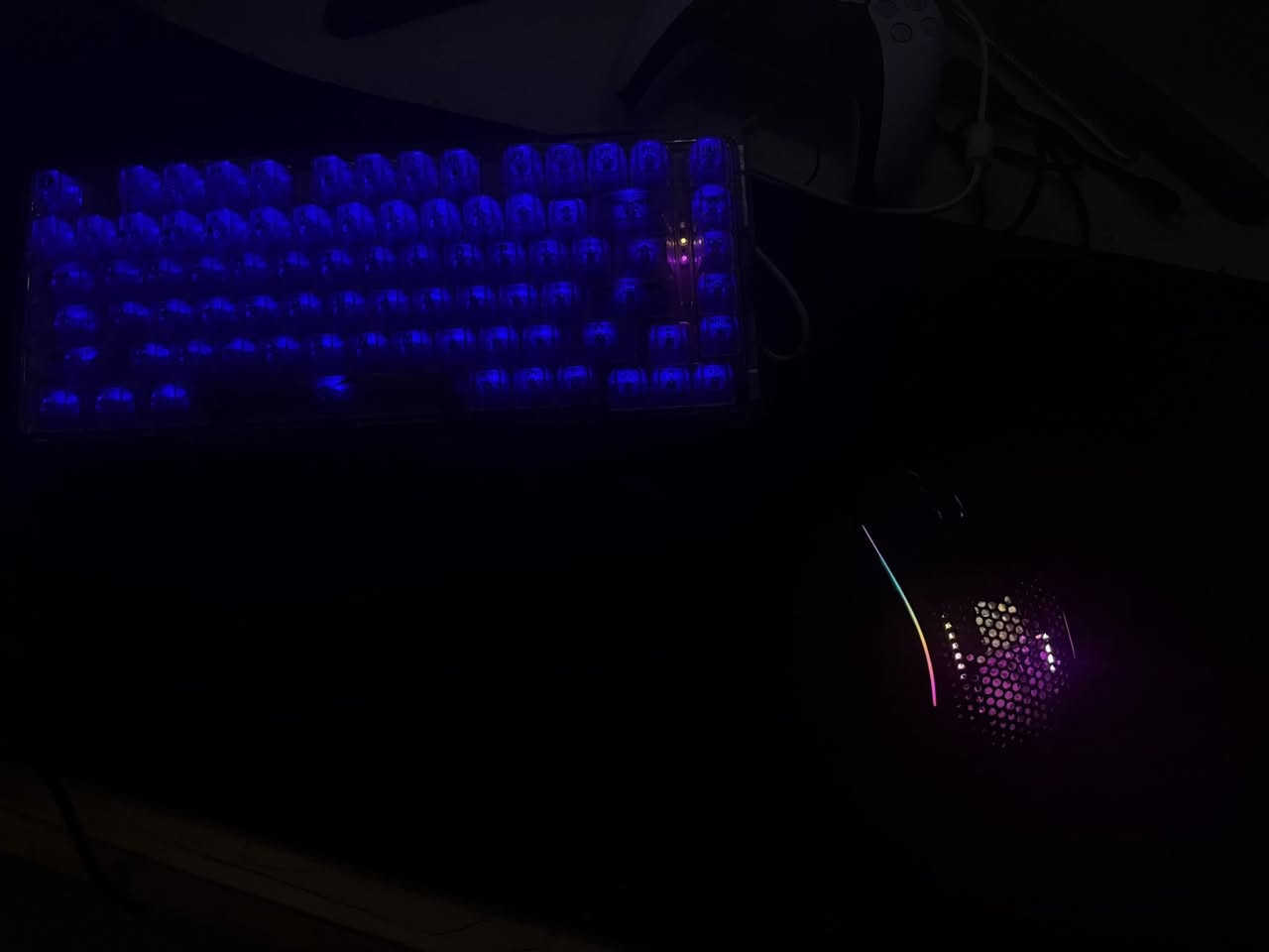 السلام عليكم
تجميعه كامله للبيع ابيعها كامله ماابيع قطع

مواصفات الكيس

Intel core i5-12400f 

Rtx 3070 8gb

Ram lexar 16 gb 8x2 3600mhz

M.b asus h610m

Ssd lexar 1tb sata

P.s 650w 

Case galax 4 فانات

وياها شاشه aoc 27 2k 165hz ips

وياها يو بي اس فاربر 1kv

وياها كيبورد وايرليش ريدراكون كرستال

وياها ماوس كلوريوس مودل o2 واير

وياها ماوس باد ريدراكون

التجميعه ابيعها كامله توصيل متوفر الحاسبه نظيفه واستعمالها قليل مكاني بابل الحله

السعر مليون و٣٠٠ وبيها مجال 

***********
