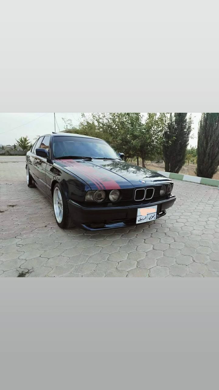 ئەم BMW بۆ فرۆشتن مۆدێل 91 فول  بیلاد 525 تۆماتیک سەیارەکە پێشو دوای کەپسە سەنەوی دوو مانگە بەسەر چووە بە ناوی خۆمەوە تەحویل و وەکالەت بە شەرت 2 وەرەقەو نیو خرامەی تیایە دوای مەعمەلە بۆت ئەگێرمەوە سەلایت دوو جامی کارەبا شوێن سلێمانی نرخی 50 مەعمەلەیەکی برایانە  ئەگەر مشتەریت تێل بکە ***********
