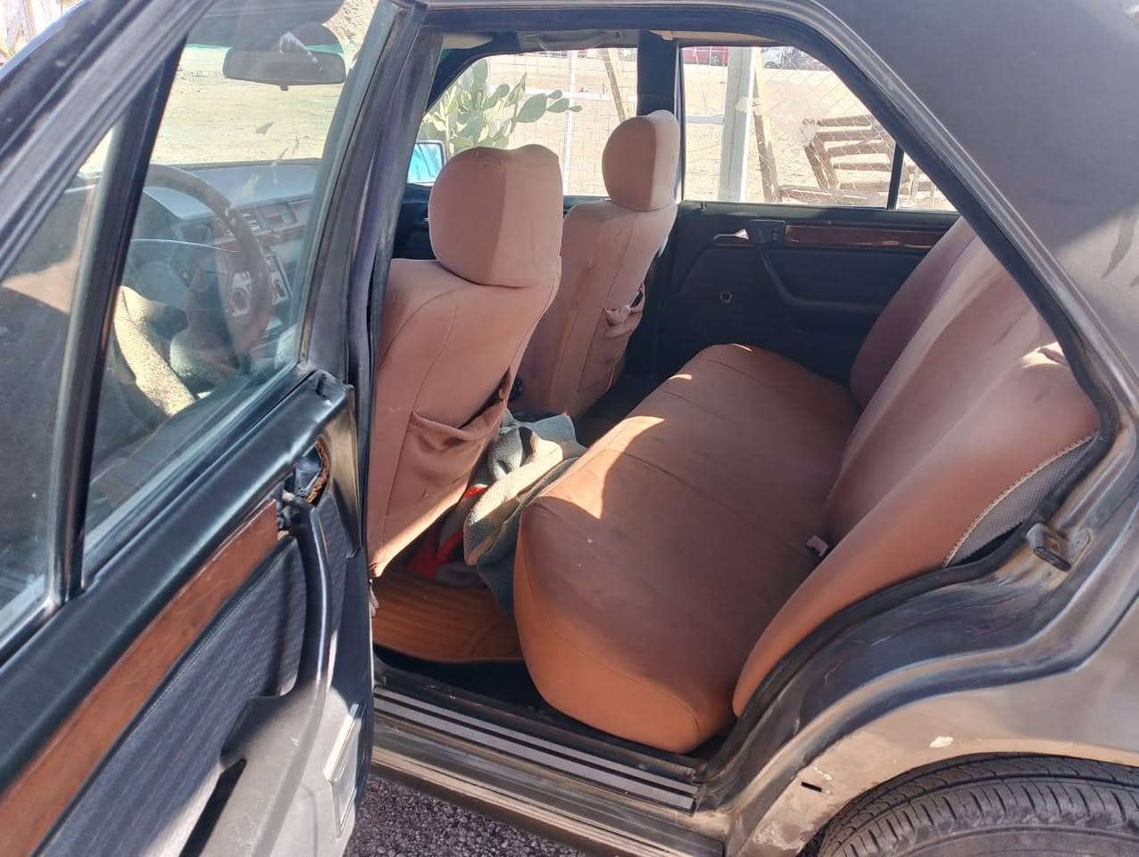 سلام عليكم سياره للبيع مارسيدس دب موديل 1991مشروع وطني رقم بغداد بسمنا سياره جاهزه كير مكينه حداديه طخم تاير كهربائيات قواعد سالمات برانكيت سالم بيه طخه بل جاملغ الوره فقط باقي مكفول سعر 35 مكاني ذي قار قضاء الرفاعي شراي يتصل وبي خير ويدلل ***********
***********غير متواجد عله الفيس شراي يتصل وبي خير ويدلل الرفاعي, ذي قار
