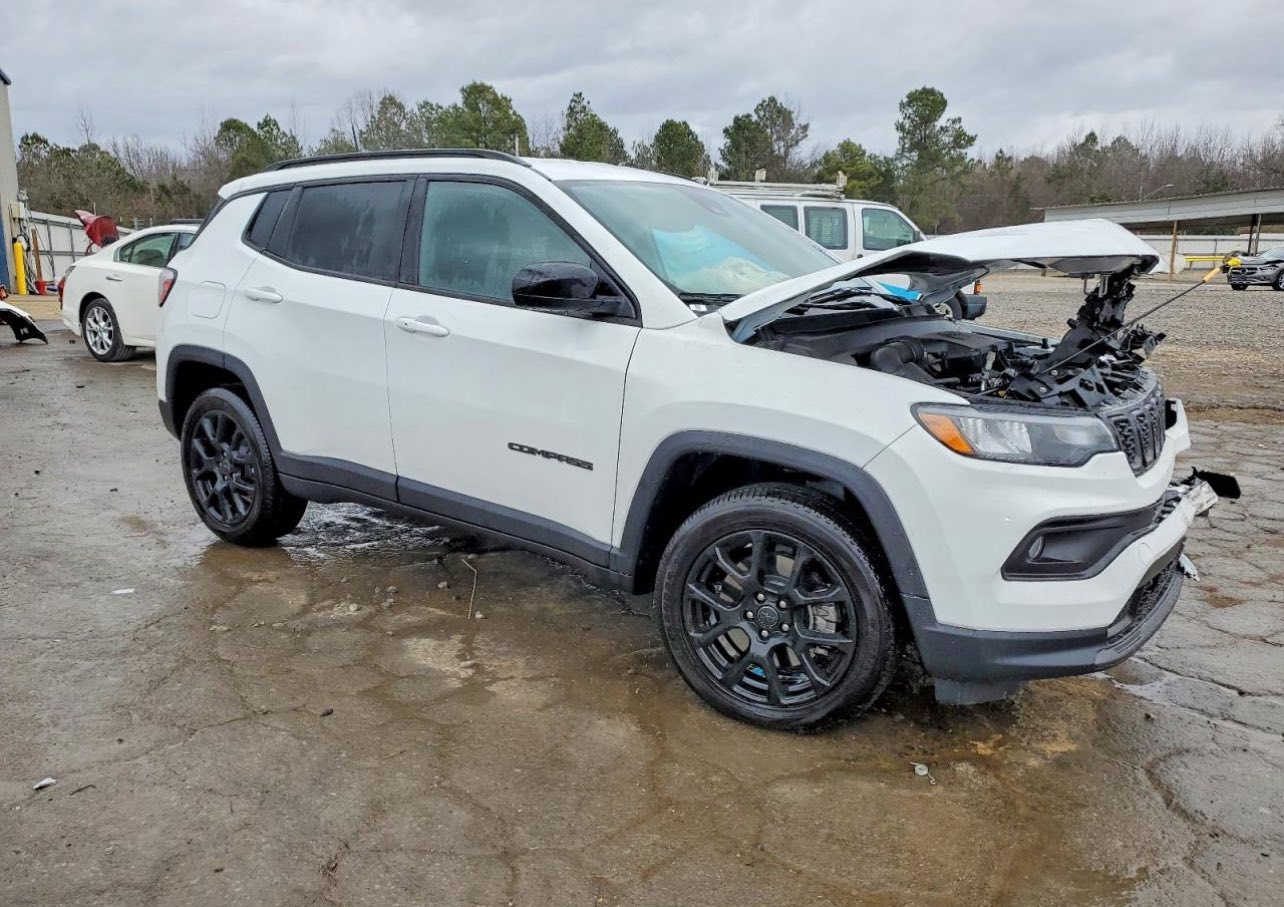 للبيع جيب كومباس موديل 2026 ماشية 3000 تعتبر زيرو
الحادث كما موضح بالصور وهاي بالصور الشوته مخليه بالوسط
ومشتريله بنيد ابيض نفس اللون فقط دعامية يصير بيه تصليح بسيط وبدون صبغ تصير السيارة
وتوصل عمان بعد عشرين يوم 
والسعر واصل عمان 97 ورقة قفل
عندك كتاب شهداء تصير عليك مصلحة وكاملة 130 ورقة
للاستفسار مراجعة شركة تاج الاسطورة للمزادات الامريكية
📞***********
