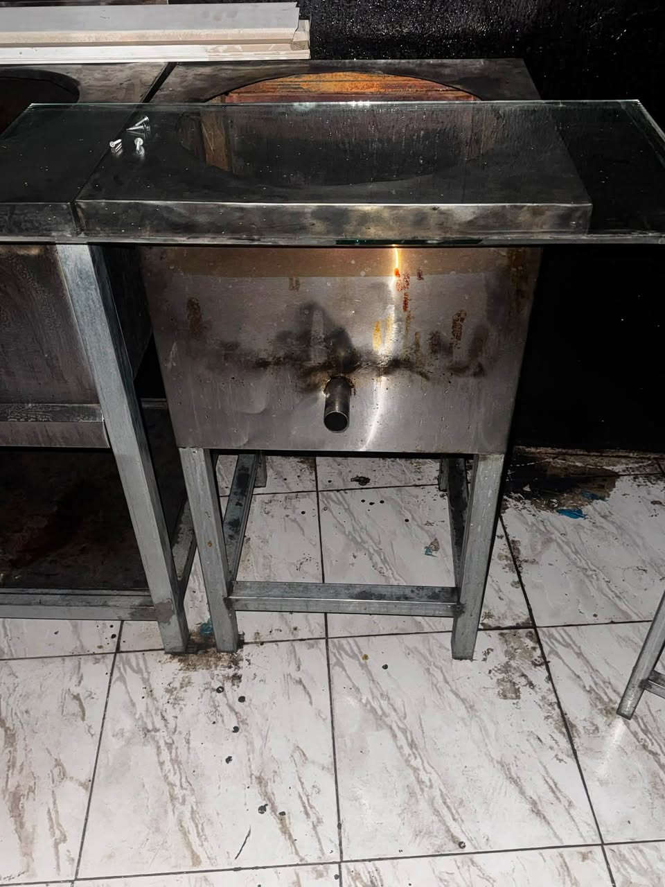 غراض مطعم

طباخ فلافل سل استيل ١٠٠ قفل

قلاية فنكر وزنكر ٦ مدافع ب٢٠٠

دكت مع الساحبة كامل سعرة ٢٠٠

***********
