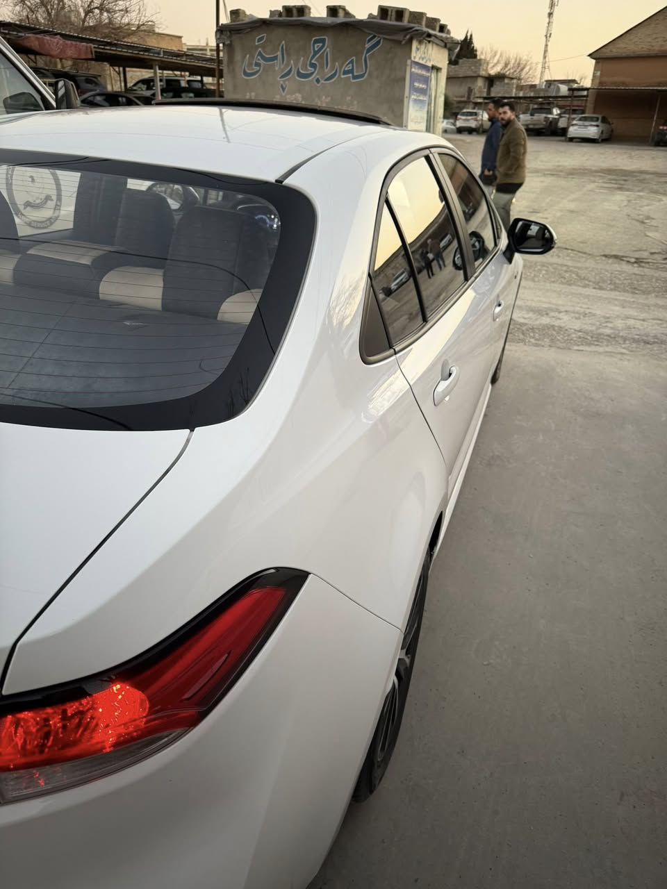 کرۆلا ٢٠٢٤ 
٣١ هەزار ڕۆشتتوە
سڵاید 
خەتی جادە 
ڕادار 
دیجیتاڵ 
فول مواسەفاتی خۆیەتی سەیارەکە 
هەموو شتێکی تازەیە و ماشەڵا وەکو سفر ماوەتەوە 
***********. 

١ قوپاوی بچوکی تیایە. ١ پەنجەش نابێ بەس با هەر بزانن. 😁
