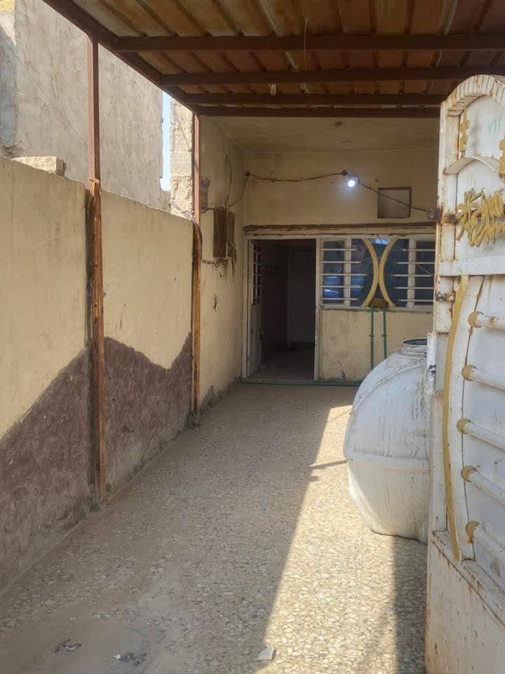 السلام عليكم مشتمل للبيع مساحه ٦٠متر طابو زراعي قرار محكمه ٢٥ طابقين جاهز اخر شي كاشي سيراميك بياض العنوان في منطقه الكرغوليه يبعد عن الشارع ١٠٠متر سحب مي كهرباء شارع عرضه ١٢ ومرتفع عن الشارع السعر مناسب استفسار ***********
