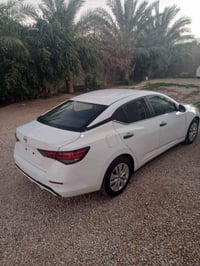 للبيع سنترا موديل 25 مسجلة شهداء ضررها فقط نصف البنيد مصبوغ السيارة جد...