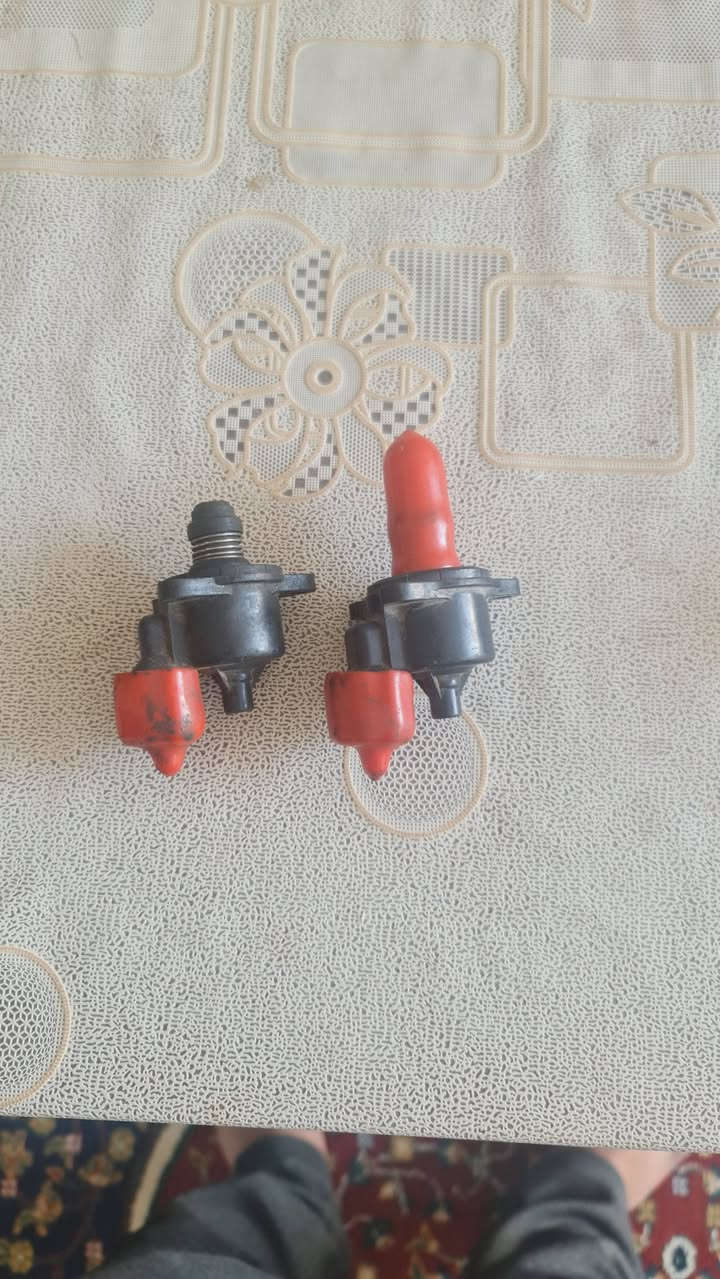 السلام عليكم غراض انضاف للبيع 
اي سي تفصيخ مال كصه على الشغل ٣٠
فلتر نضيف فد مشدود ومفتوح  ٥
فاليوم  ٥
مجول مال كصه  ٢٠
دكمه جام جديده اصليه  ٥
سيبايه تفصال حديد ناصيه مو سوكيه مصبوغه سلفر جديد  ٥٠
واذا شلع السعر يختلف 
الاتصال ***********
