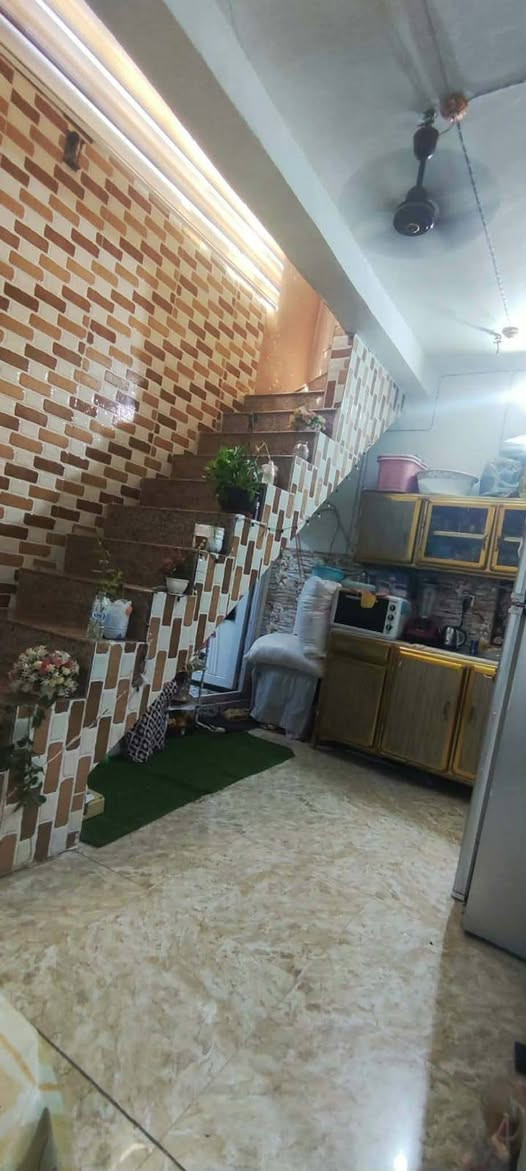 بيع مستعجل
بيت 100 م طابق ونص للبيع 🏫🏫

بالحولي  قرب شارع الكفيل شارع 10 مفتوح على شارع 60

بي غرفتين وصالتين ومطبخ واستقبال وتخاريج 👉👉 
الاساس صب والسقف عكاده البيت نظيف ومرتب منطقة هادئة 
السعر 70 وبي مجال💸💸💸💰💰 
***********

وشعدكم بيوت للبيع للايجار للرهن اعرضوها يمنا تنباع وتتاجر باسرع وقت ممكن
