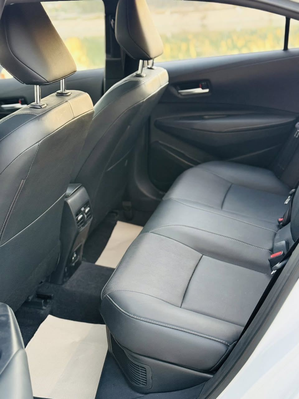 السلام عليكم
كورلا هايبرد 2025 للبيع

فول مواصفات
سلايت 
كراسي جلد اصلي
رادار + تحديد مسار طريق + قيادة ذاتيه 
بصمة تشغيل + دخول ذكي  يدة الباب
هاندر بريك بصمة + اوتو هولد 
كيجات ديجتل 
تبريد بيانو + كامره خلفيه دوارة + كار بلي 
تبريد قطعتين 
لايت زينون عالي ناصي + بروجكتر لد زينون + لد صباحي زينون+ بكلايت لد 
 حساس اطار + حساس مطر + حساس لايت داينمك عالي ناصي اوتو 
يفو مود + مود درايف + مانع انزلاق 
 تحكم  الستيرن كامل مع كروس سرعه
ويل كب  حجم 16

سياره بيه رصعه اسفل الباب باقيه ع وضعه جدا بسيطه
غراض سياره كلهن بجيس بعدهن ممفتوحات 
مكاني بغداد

‏‭0773 489 8688‬
‏‭0790 316 8635‬
‏‭0787 652 9128‬وتساب
