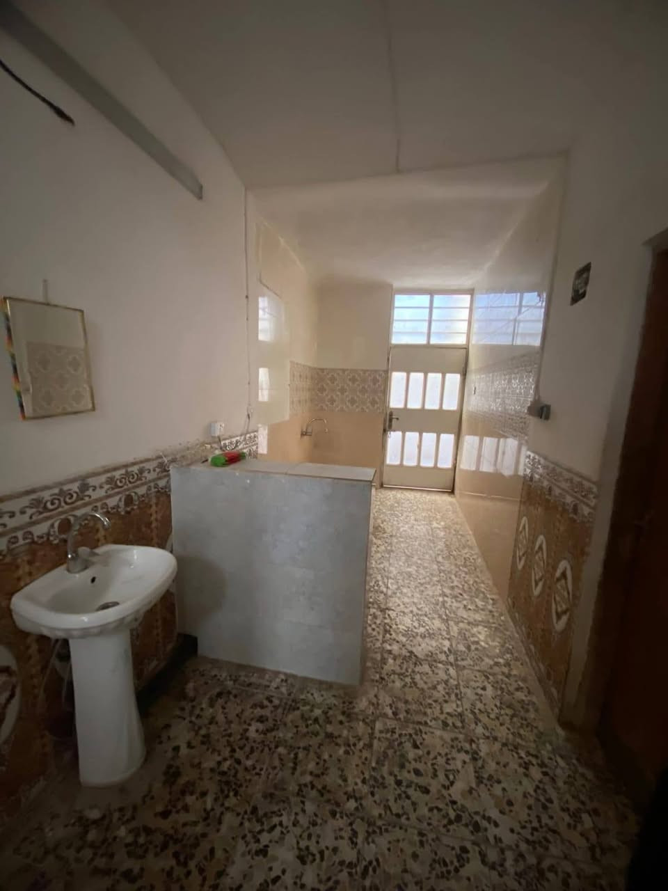 سلام عليكم
دار للبيع المساحه 80 متر (طابو ملك صرف سكني ✅)

طابق واحد مدخلين 

يحتوي على 

استقبال ومطبخ

وغرفة نوم 

مع صحيات داخليه وخارجيه 

الموقع بغداد الانتصار مقابيل مستشفى حماد شهاب طريق الشعب الحسينية 

معلومات اكثر ***********
