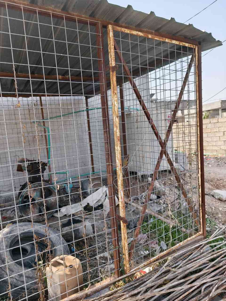 سلام وعليكم ورحمه الله وبركاتو 
قفص للبيع واضح بصور مامكسر ولا بي شي بقط الصبغ واكع السكف مالته چينكو والطار سيم وقوي جداً 
العنوان :ديالى 
السعر /425 وبي مجال 
للاستفسار مراسله الصفحه او 
اتصال /***********
واتس اب /***********
