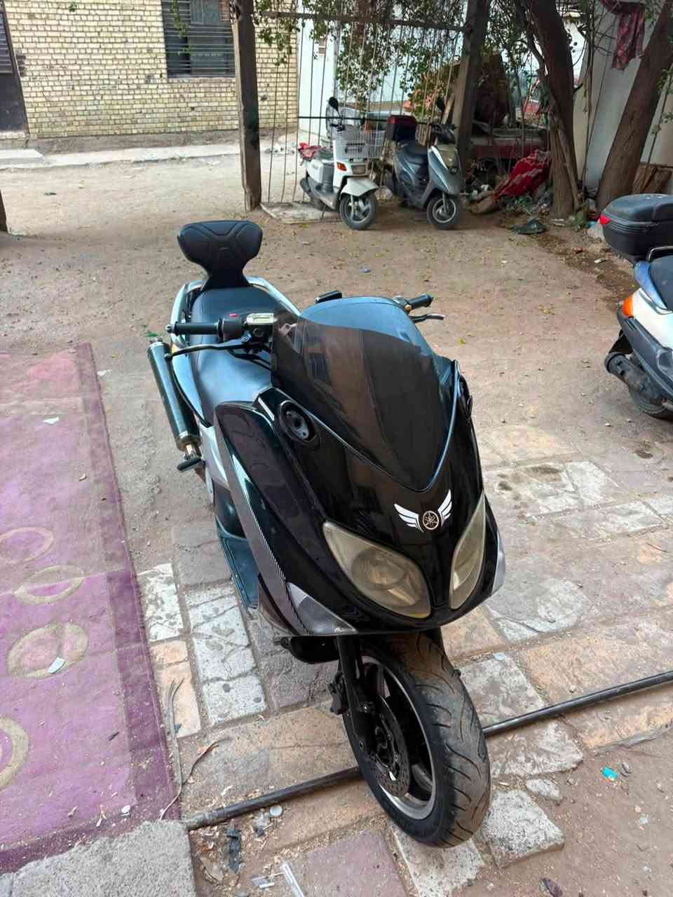 السلام عليكم tmax موديل 2007مكينه مكفوله شلعه معدل خير من الله  كلجات مالوسي تجوه رياضي بيها صالنصه رياضي بيها يرادلها فقط ترتيب بسيط نظافتها 80 /100وسعرها ١٥  ورقه بيها مجال للشراي مكاني وزيريه قرب تقاطع فنون جميله ***********
