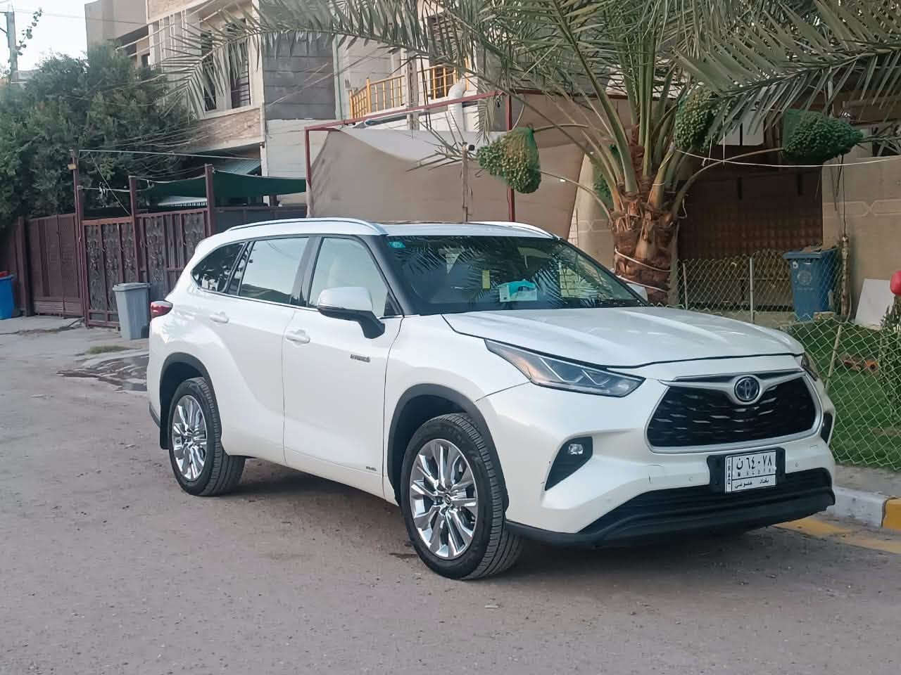 🚘 للبيع | تويوتا هايلندر هايبرد Limited موديل 2020
🚘 للبيع | تويوتا هايلندر هايبرد Limited موديل 2020

✅ المواصفات:

- موديل: 2020
- فئة: Limited
- محرك: 2500 سي سي هايبرد
- عدد الركاب: 7
- رقم بغداد
- المسافة المقطوعة: 100,000 كم

المميزات:
✔️ شاشة كبيرة
✔️ كاميرا
✔️ تشغيل بالبصمة
✔️ بصمة في الأبواب الأربعة
✔️ دخول ذكي (Smart Entry)
✔️ رادار أمامي
✔️ رادار خلفي
✔️ حساسات/رادار جانبي
✔️ نظام النقطة العمياء (Blind Spot Monitor)
✔️ مقاعد جلد
✔️ تدفئة للمقاعد
✔️ مقاعد أمامية كهربائية مع تحكم كامل
✔️ ثلاث مناطق للتحكم بالمكيف (Dual/Triple Zone Climate Control)
✔️ 6 منافذ USB للشحن
✔️ شاحن لاسلكي للهاتف
✔️ باب صندوق خلفي كهربائي
✔️ أوضاع قيادة: Eco – Normal – Sport
✔️ نظام المساعدة على نزول المنحدرات
✔️ فتحات تكييف للمقاعد الخلفية

✅ السيارة نظيفة جداً وبحالة ممتازة وجاهزة للاستخدام.

📍 مكان السيارة: بغداد – الغزالية

السعر : 26$

📞 للاستفسار:
*********** اتصال فقط مابي واتساب
