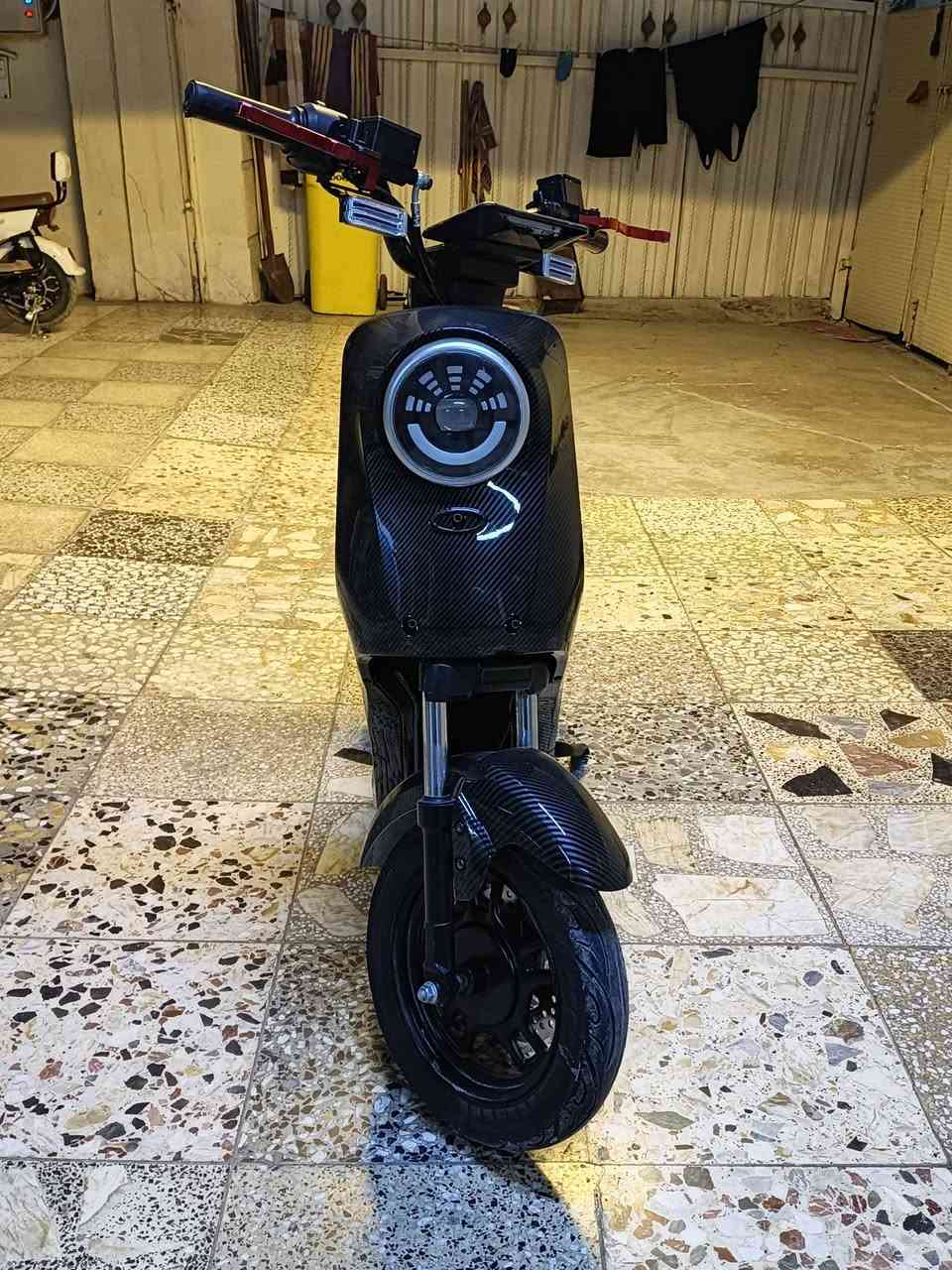 سلام عليكم دراجه شحن R9 جديده جدا كفرات كاربون فايبر يدات بريك يراضيه ماشيه 5780 تايرات جديد السعر 375 وبيه مجال بسيط رقم الهاتف ***********
