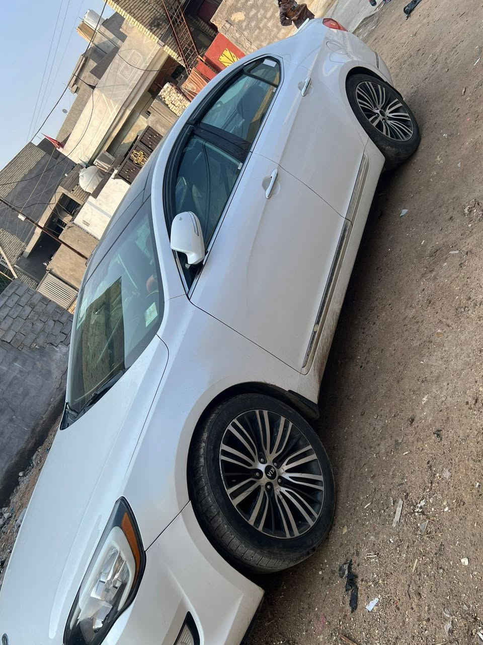 السلام عليكم كادنزه مديل 2013 خليجي 
فول مواصفات واحد ع واحد 
صبغ جاملغ او شبر من الخشم مال بنيد 
كير محرك تبريد صدر كفاله عامه 
شاصي لغد كفاله عامه 
مكاني بغداد حي الجهاد 
السعر 130 وبيه مجال 
***********
***********
