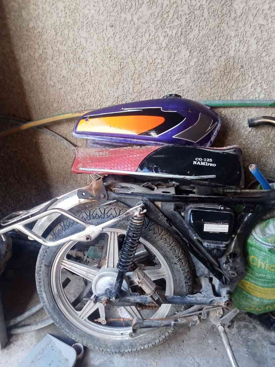 السلام عليكم هاي دراجه جانت تشتغل فصخناها نصلحها وخرب واهسنه الي حاب يشتريها هذ الرقم *********** قيم واخذها اعلى سعر ابيعها اله  مادري اذا اوراقها بعدهي عندي او لا
