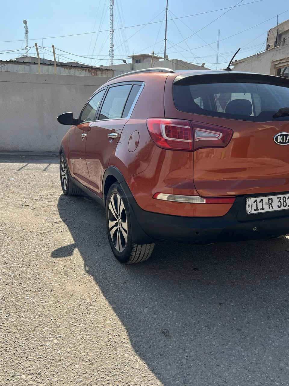 سلام عليكم
سياره كيا سبورتج 2011 للبيع
السياره وارد امريكي 
بيها ضربه الباب الخلفي والجاملغ 
تخم تاير جديد
حجم المحرك 2400  V4
السياره كير ومحرك مكفولات 
كشنات كهربائيه 
وشاشه أندرويد 
رقم بغداد أنكليزي 
عنوان بغداد 
الرقم ***********
