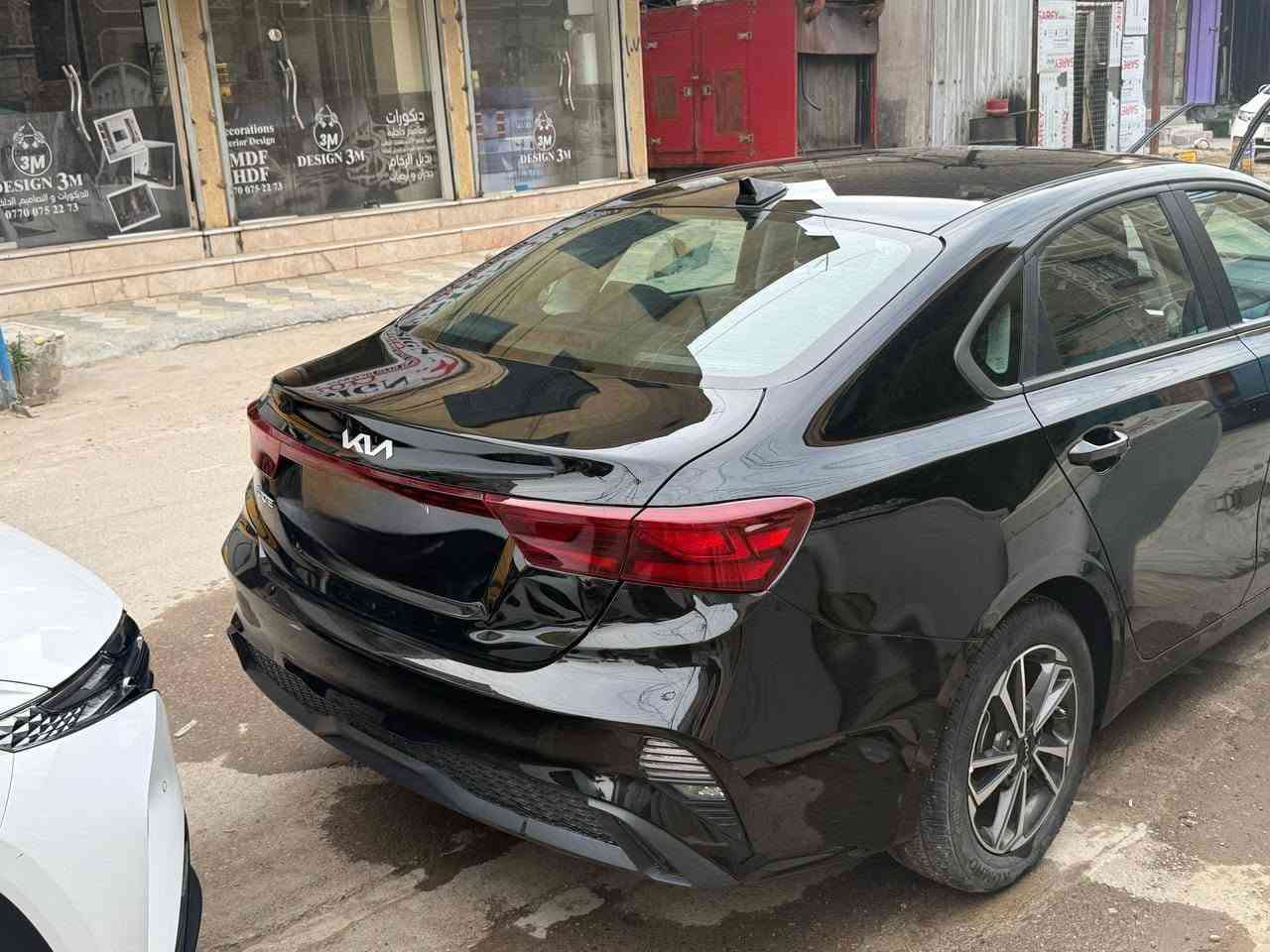 السلام عليكم
 اخوان كيا فورتي موديل 2023 وارد امريكي  رقم بغداد جاهزه من كلشي مكينه 2000 كير cvt  مابيها نقص  جديد رادار بمعنا الكلمه السعر ب 150 ورقه
***********
