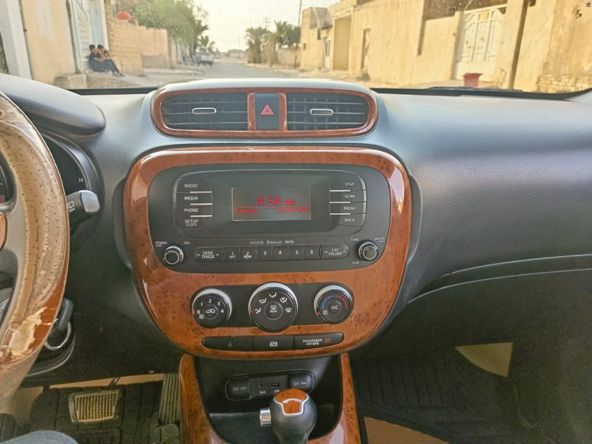 السلام عليكم 

كيه صول للبيع موديل 2016 
ضربتهة بامريكا القمارة طايح عليهة ثلج 
وحادثهة هنا جاملغ راجع بل بارد وبنيد شوي بي بارد 
سيارة جاهزه وحلوة مال بيت مامتعوبه 
سعر 110 وبيهة مجال بيع مستعجل 

 للتواصل *********** مكلف بلنشر
