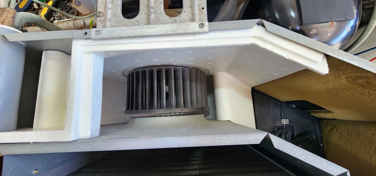 مكيف جنرال ياباني أصلي ابو العين السحريه الأصلي 2 طن الابتر 
نظيف جدا جدا  مشدود و ما مشتغل بعده جديد 
 دفع الهواء ممتاز جدا شرط التبريد ثلج ثلج ❄️🥶 
السعر ٧٥٠ الف قفل 
العنوان واسط الكوت دور العمال مقابل جامع الرسول 
ورشة و معرض مبين سمير عوفي 
هاتف 
***********
***********
#الجميع 🌹
