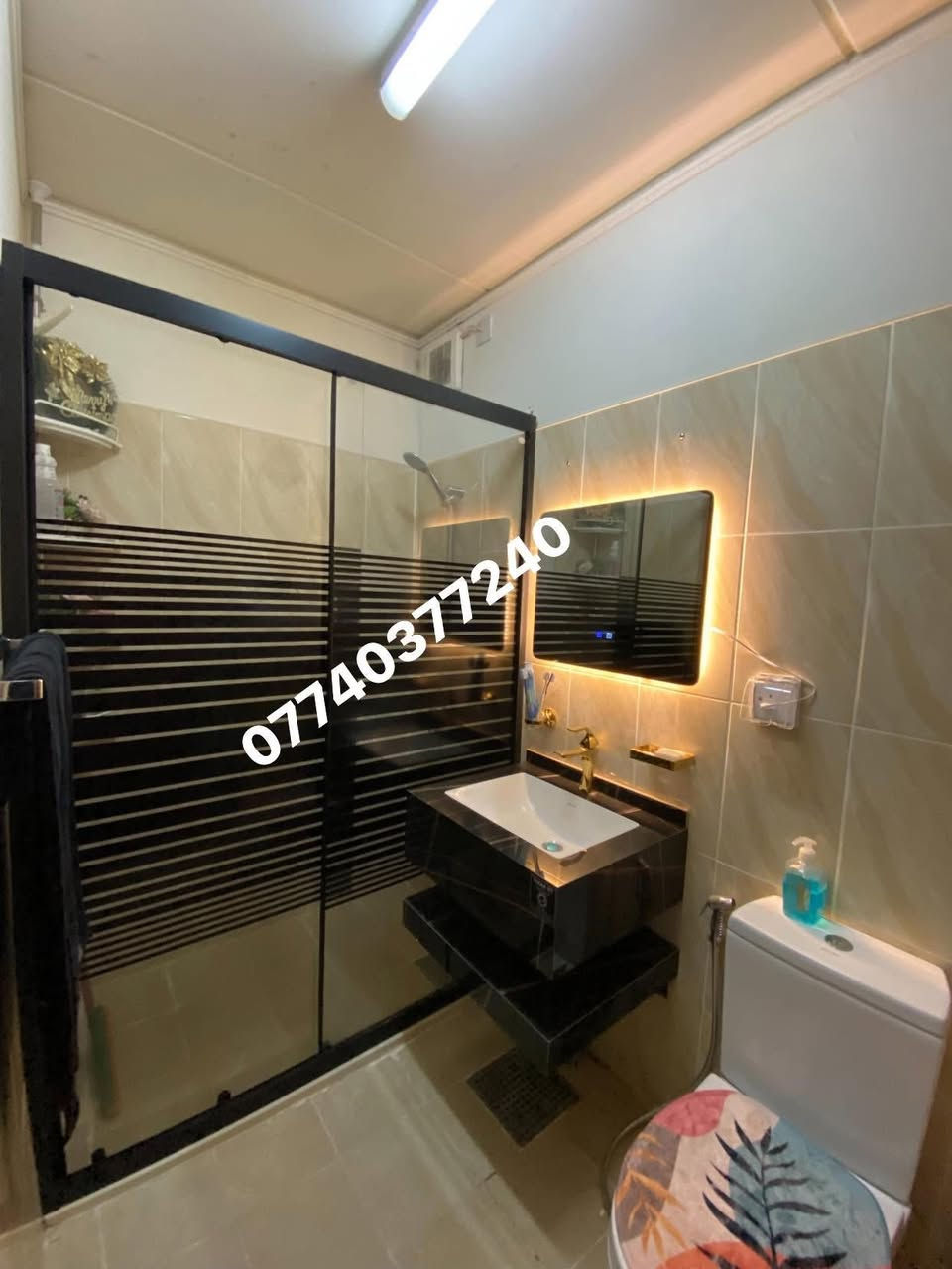 بسم الله 
ماشاءالله 

تم تجهيز حمامات لشقة 100شرقي من قاطع زجاج مسكرت ٦ ملم 
ومغسلة بورسلين بل عافية على اصحابه مستعدين لعمل كافة المساحات داخل مدينة بسماية وباقي مناطق بغداد خدمات ابو عبدالله ***********
