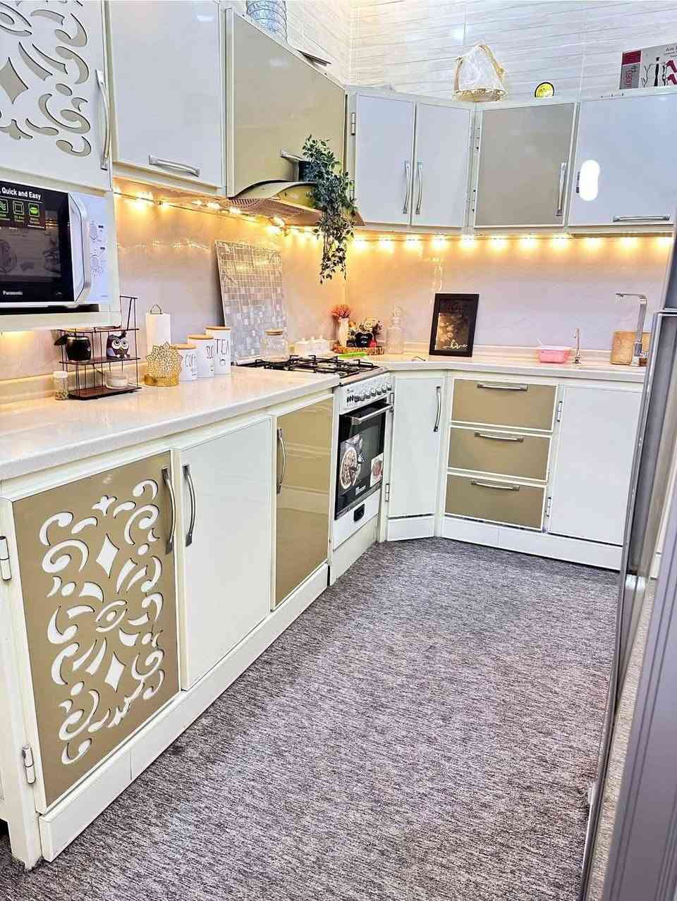 بيت للبيع مع الأثاث مساحه ١٠٠ م طابو صرف بناء جديد طابق واحد 
طابوك صب مسلح يحتوي على استقبال وصاله وعرفه ومطبخ وصحيات عنوان كربلاء المعملجي مقابل جامعة الصفوه 
البيت يصلح سكن او الاستثمار ايجار للطلبة يبعد عن الامام 5دقاىق قريب من خط سيارات الحر سعره ٢١٥ مع الأثاث أي استفسار اتصل *********** نستقبل جميع العروض في انحاء كربلاء
