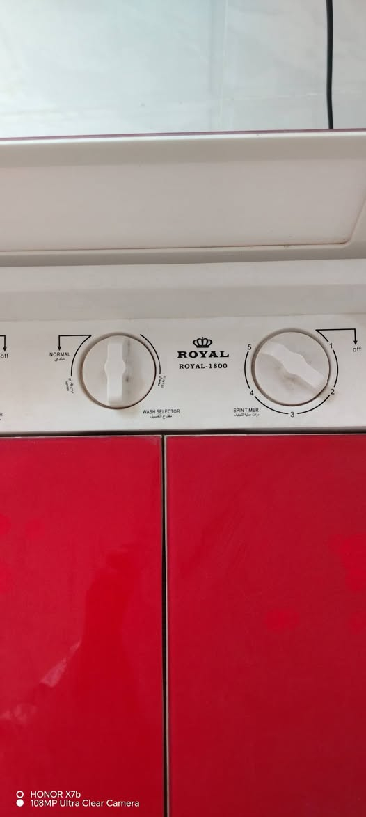 للبيع غساله ١٠ كيلو نوع رويال شغاله ونظافه تجفيف وغسل السعر ٣٥ مكان القادسيه الاتصال***********
