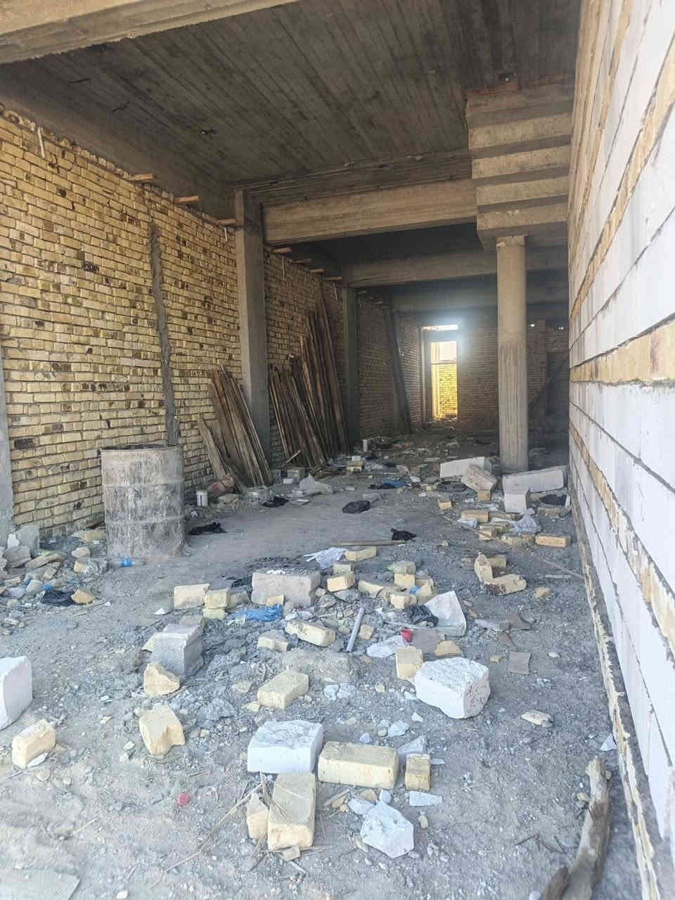 إعلان بيع مواقع تجارية
🔹 الموقع الأول:
موقع تجاري للبيع
▪ المساحة: 150 متر
▪ البناء: طابقين
▪ الأرضي: قاعة مفتوحة
▪ الطابق الثاني: متقطع (غرف صاله ومكتب.. ومصعد ونج... ومجمع صحيات 
▪ الموقع: بداية شارع المعارة – قرب أهل الإنشائية
▪ التنفيذ بإشراف مهندس مختص
▪ الشغل درجة أولى
▪ نوع الطابو: زراعي سند 25
🔹 الموقع الثاني:
قطعة أرض للبيع
▪ الموقع: على شارع ستين – جنب معارض المدينة المنورة
▪ المساحة: 850 متر
وجهيه ١٢ إنزال ٦٣/.....
📞 لأي استفسار أو معلومات أكثر، الاتصال على الرقم:
***********
