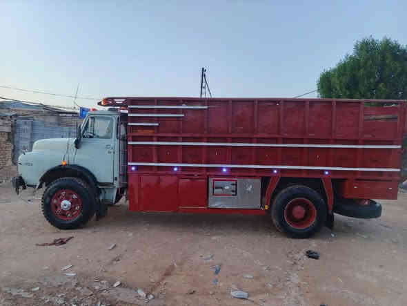 السلام عليكم 
سياره لوري مان موديل 81رقم صلاح الدين باسمي رقم انكليزي السعر 17مليون
سياره شاصي ومكينه وكير كفالة والقماره شوف العين كهربائيات شغاله البدي نظيف تاير الكدام بالجيس والورى نضاف مكان السيارة بالنجف ***********
