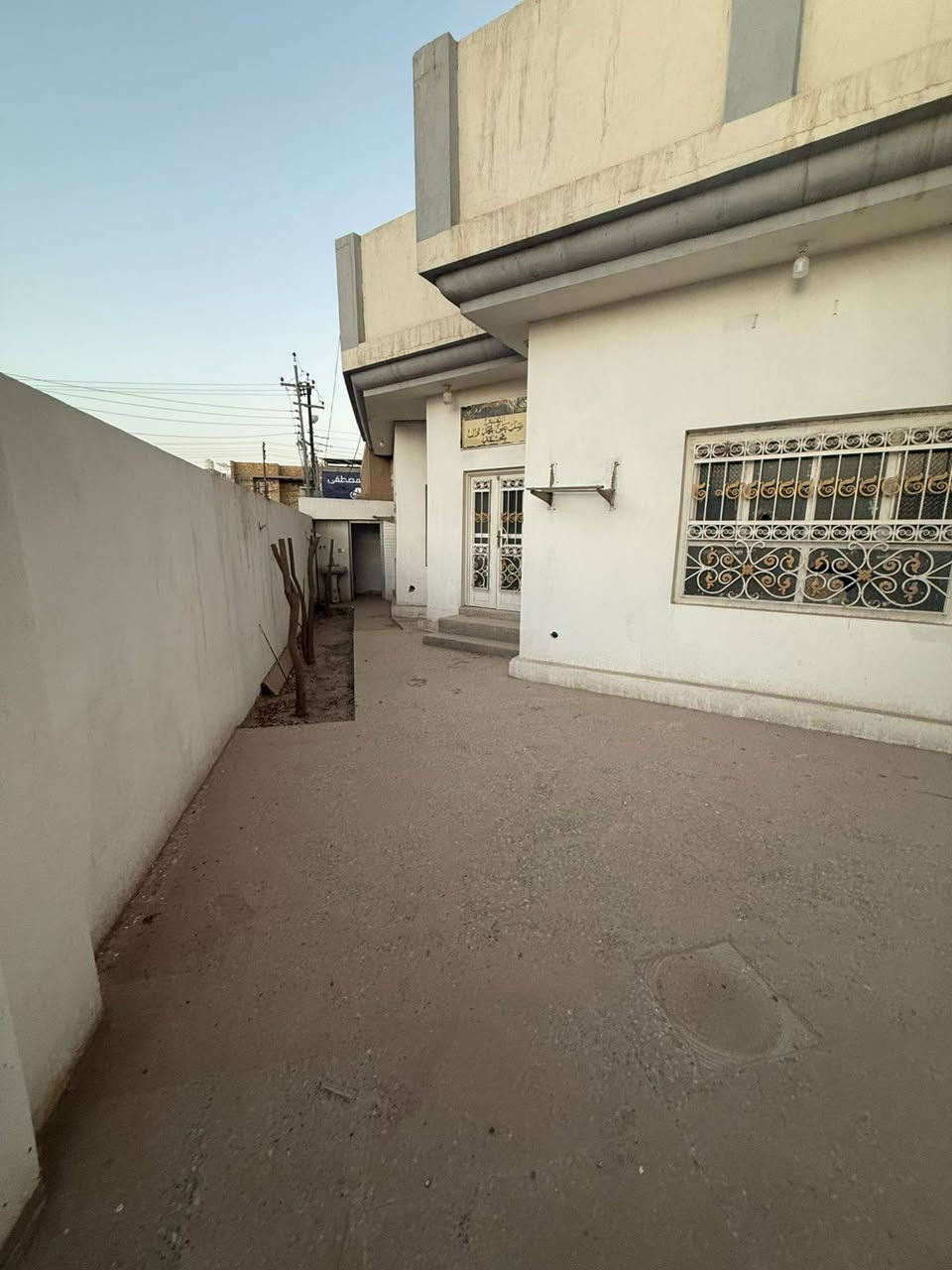 يالله
السلام عليكم 

رمضان كريم  تقبل الله طاعاتكم وغفر الله ذنوبكم 

يعلن مكتب الوسام الذهبي عن وجود دار للبيع مساحته 270م

طابقين 
عنوان حله بابل
بناء درجه أولى 

طابو صرف حي ١٧ تموز 

تفاصيل الدار ٣غرف نوم ٢مجمع صحيات استقبال ومطبخ 

وكيلدور 

تسيليم مفتاح مباشر 

السعر 330مجال بسيط

تفاصيل أكثر مراجعه المكتب أو الاتصال عل الأرقام الموجوده في المنشور 

***********

***********
