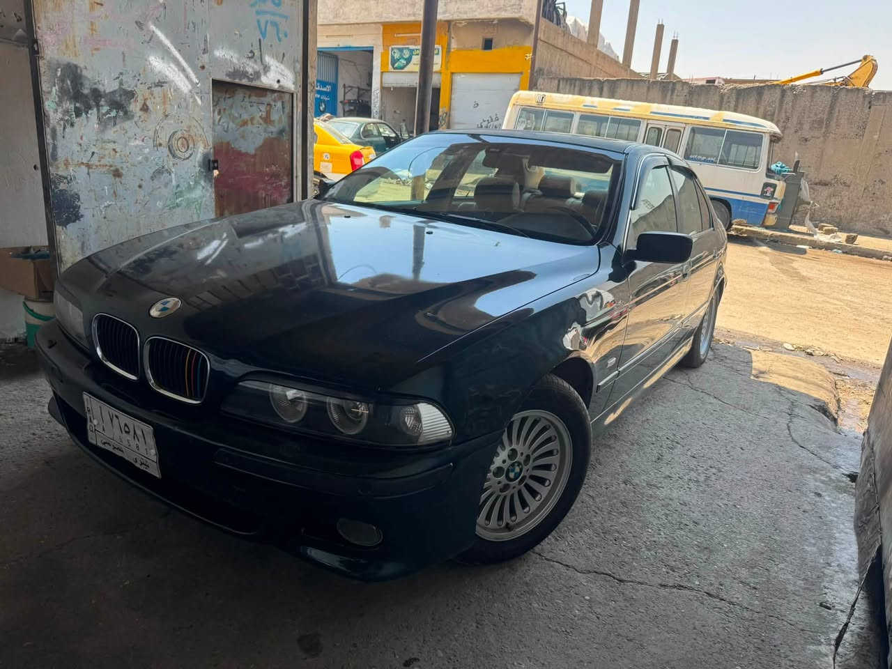 السلام عليكم بي ام صقر
دعاميات M مديل 98 
سيارت نضيف بس بيها تقحيل بل سقف 

السعر 82 وبيها مجال 
للتواصل ع الرقم ***********
