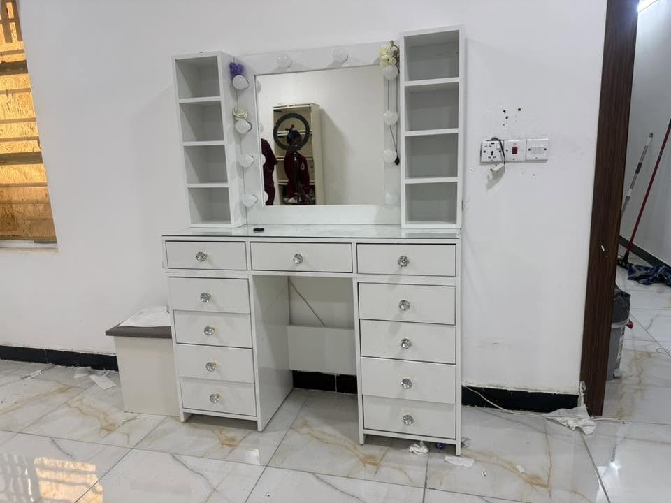 ميز تواليت سويته ب ٢٥٠
ابيعه ب١٧٥ 
مكاني حي العدل


**إذا كنت صاحب هذا الإعلان وتريد حذفه لأي سبب، رجاءا أرسل رسالة إلى الدعم الفني**