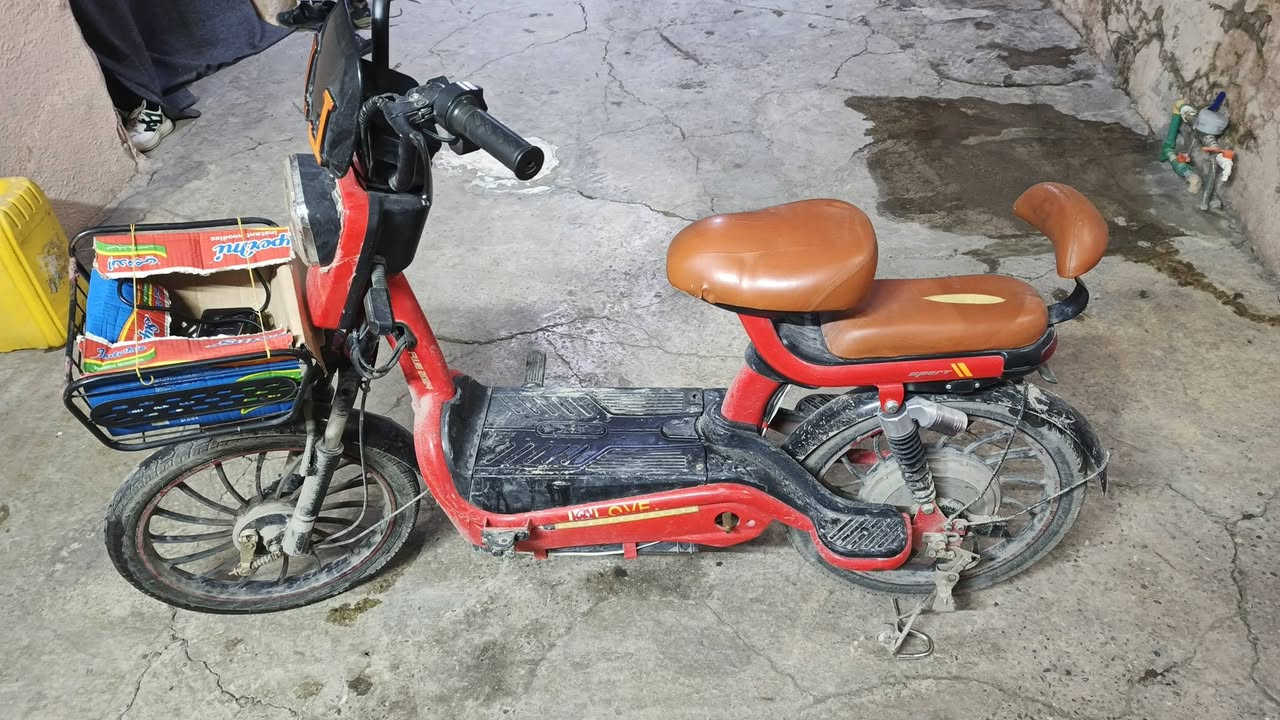 ماطور شحن نضيف فول كهربائية شغاله تايات جديده شرط بتريات جديده شرط سعرو 175بي مجال بسيط هذا رقمي خابرني مكاني بل ايمن ***********او اسيا ***********
