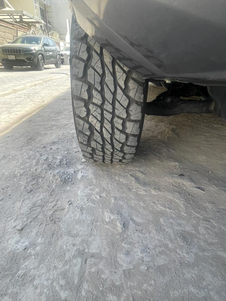 متوفر تخم دنلوب انتاج ٢٠٢٥ الاسبوع ٣١
قياس ٢٦٥/٧٠/١٧
At اول تيرين 
يعني نقشه خشنه بدون وحيف
١٠ طبقات 
يشتغل كل الظروف
مدينه 
رمل
طين
ثلج 
معروف سعر التخم بالوكاله مال دنلوب بمليون دينار 
مشتري شهر الواحد قبل شهرين ونص 
وسيارة ماطالعه خارج بغداد بعده بالجيس 
وصل الشراء موجود
وضمان ٥ سنوات 
للاستفسار عن السعر//***********
